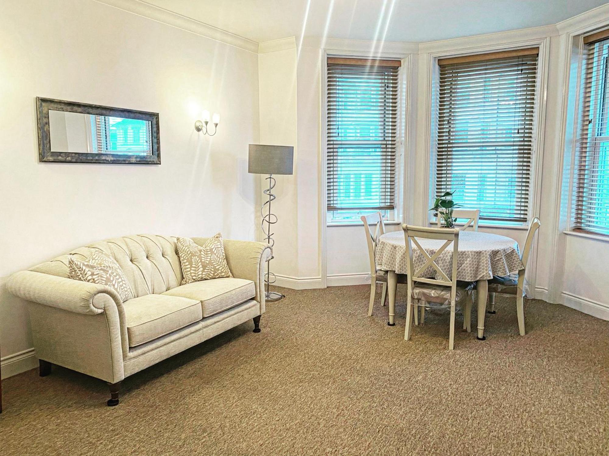Luxury 2 Beds Apartment By The Sea Bournemouth Exterior foto